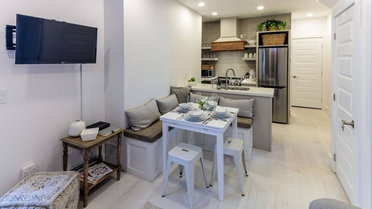 Inner Harbour Apartment | Parkside Getaway in Downtown Kingston