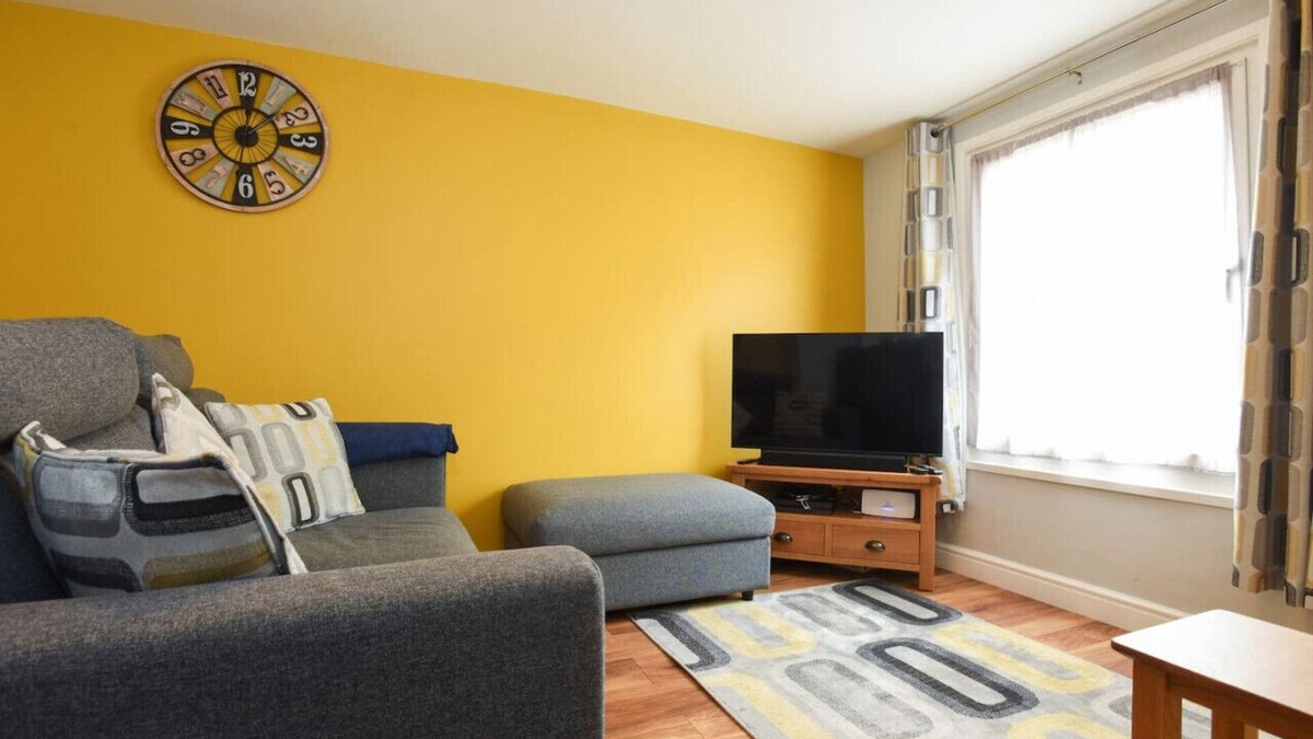 Gosport House | Parkside Haven | 2BR w/Off-Road Parking