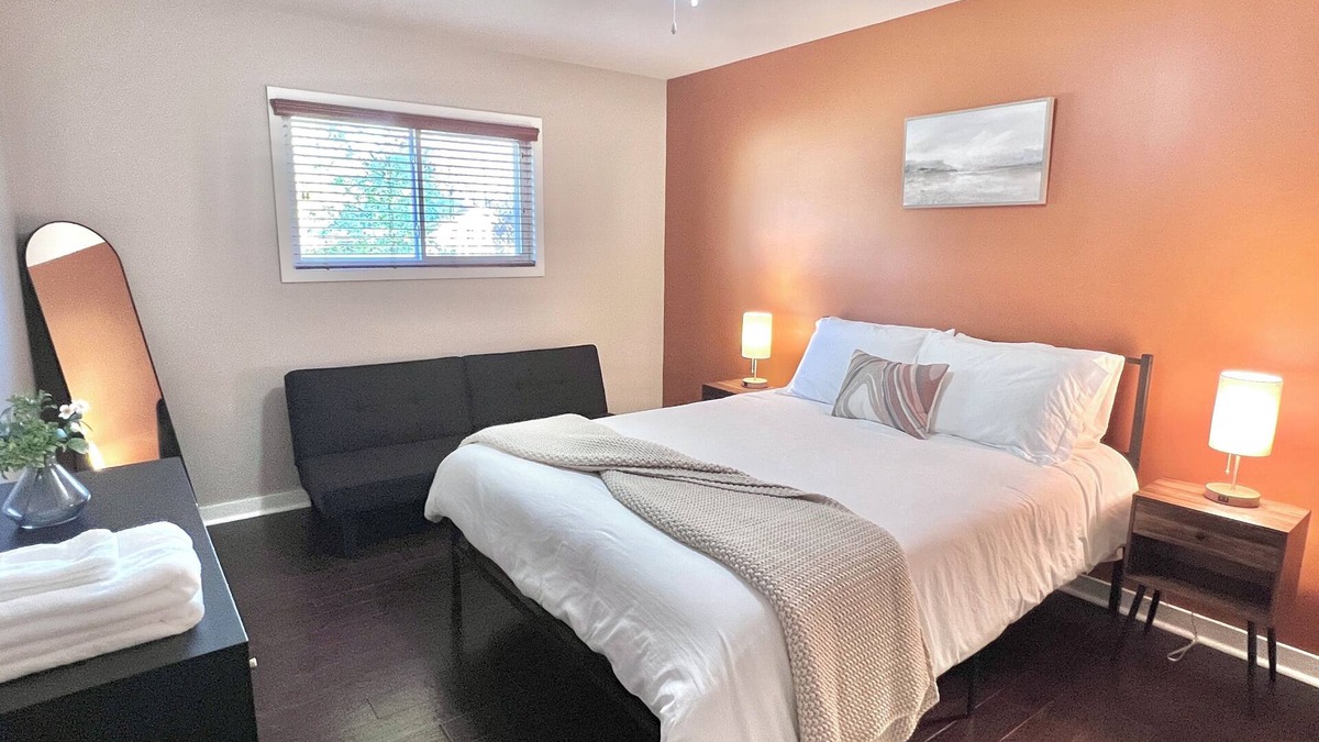 Champaign House | Parkside home close to campus - 3 BD 2 BA