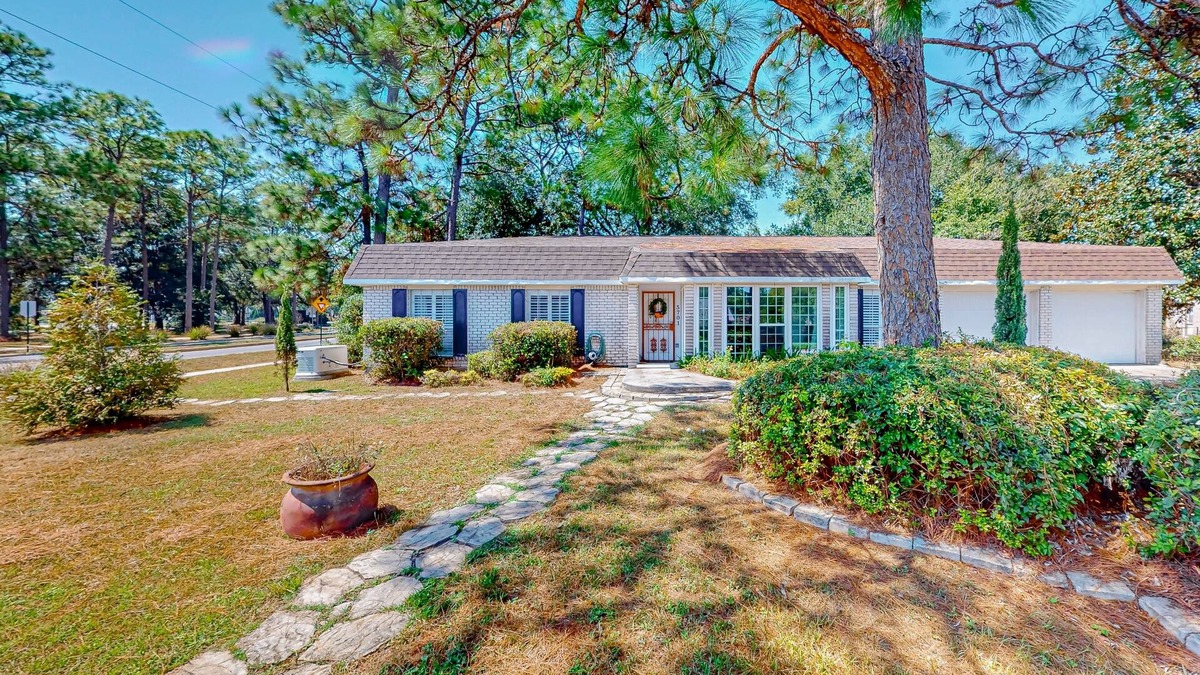 Scenic Heights House | Parkside home with large yard, fireplace, sunroom, & W/D - near beach/downtown