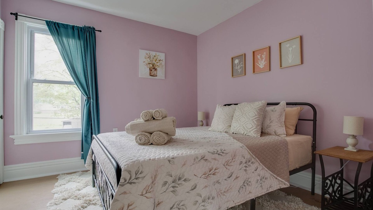Hartwick House | Parkside Manor*NEW* - Walk to Husky Park!8Mi.toCDP