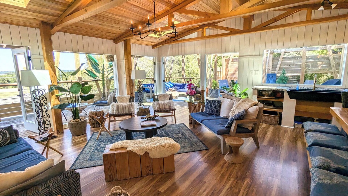 Barton Heights House | Parkside Penthouse-Epic POOL+Kayak+SUP+Lake+River+SWIM+HIKE+BIKE=City