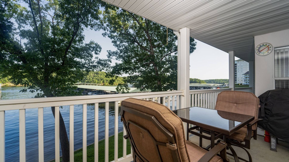 Osage Beach Condo | Parkview Bay 212 - Lakeside Condo w/State Park View