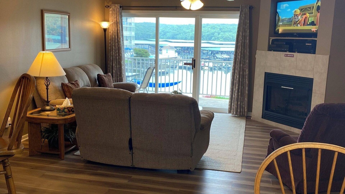 Osage Beach Condo | Parkview Bay 3 bedroom, 1st floor, Overlooks Pool, Lakefront, FREE WIFI