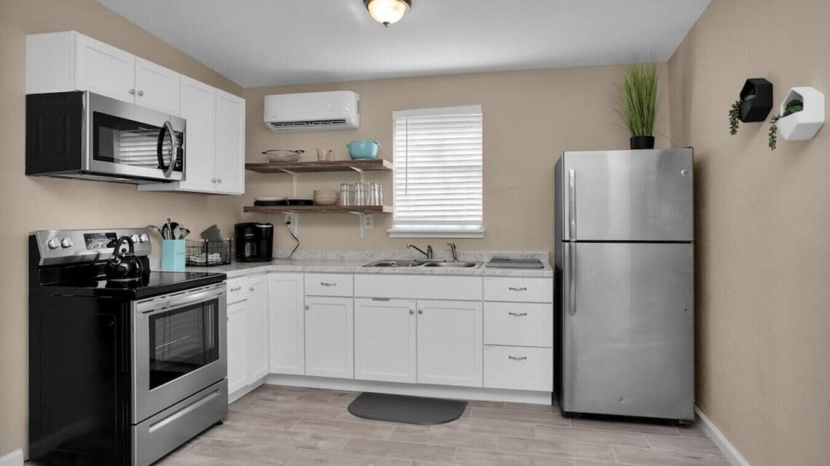 Conroe House | Parkway Apartment 2BR · 2-Br Guesthouse on 6 Peaceful Acres