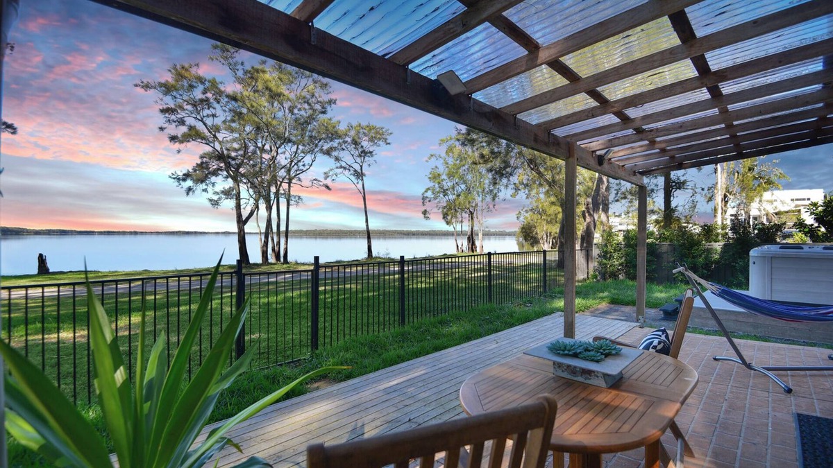 Buff Point Apartment | Parkway Lakehouse - East Coast Getaways