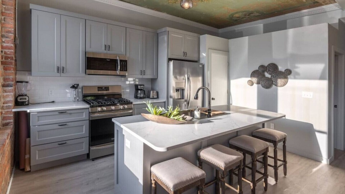Over-the-Rhine Apartment | PARLOR: Explore OTR/DT: Restored 1894 Italianate