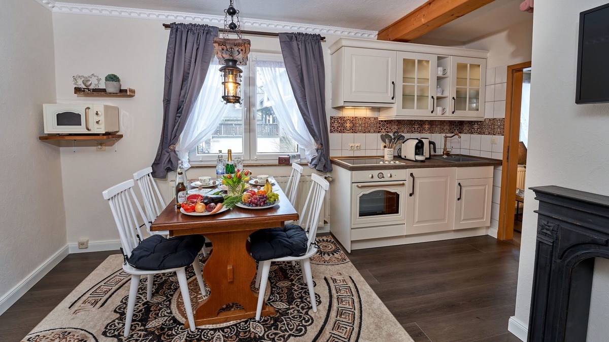 Ulmen Apartment | Parlor with Flair - by Lake and castle for 2-4 persons, near Nürburgring/Mosel
