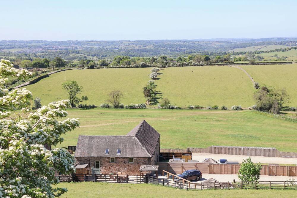 Leek Cottage | PARLOUR BARN, pet friendly, luxury holiday cottage in Leek