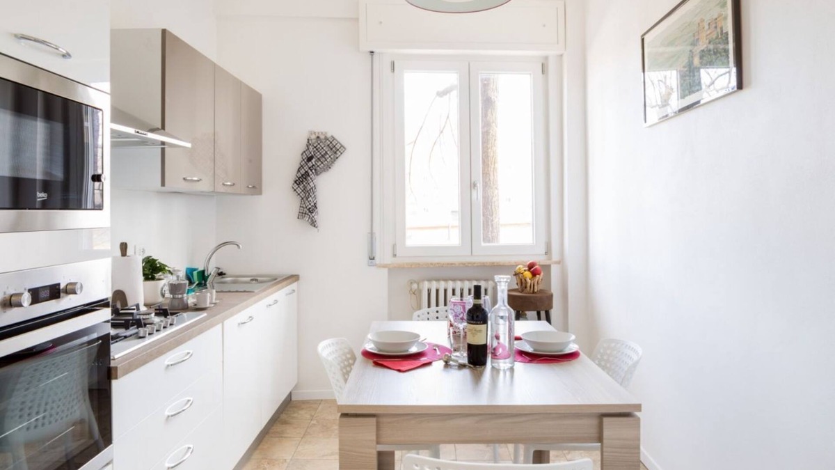 Pablo Apartment | Parma Railway Station Apartment with garage!