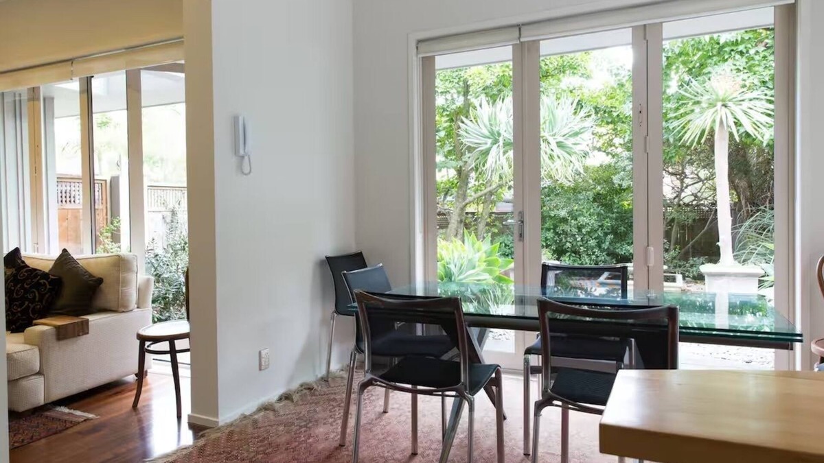 Parnell House | Parnell Ridgetop Townhouse. Walk to shops, restaurants and attractions