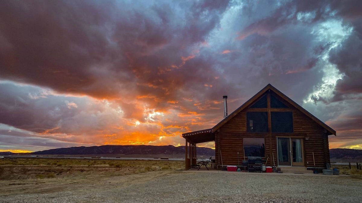 Mammoth Creek Cabin | Parowan Llama Ranch Getaway