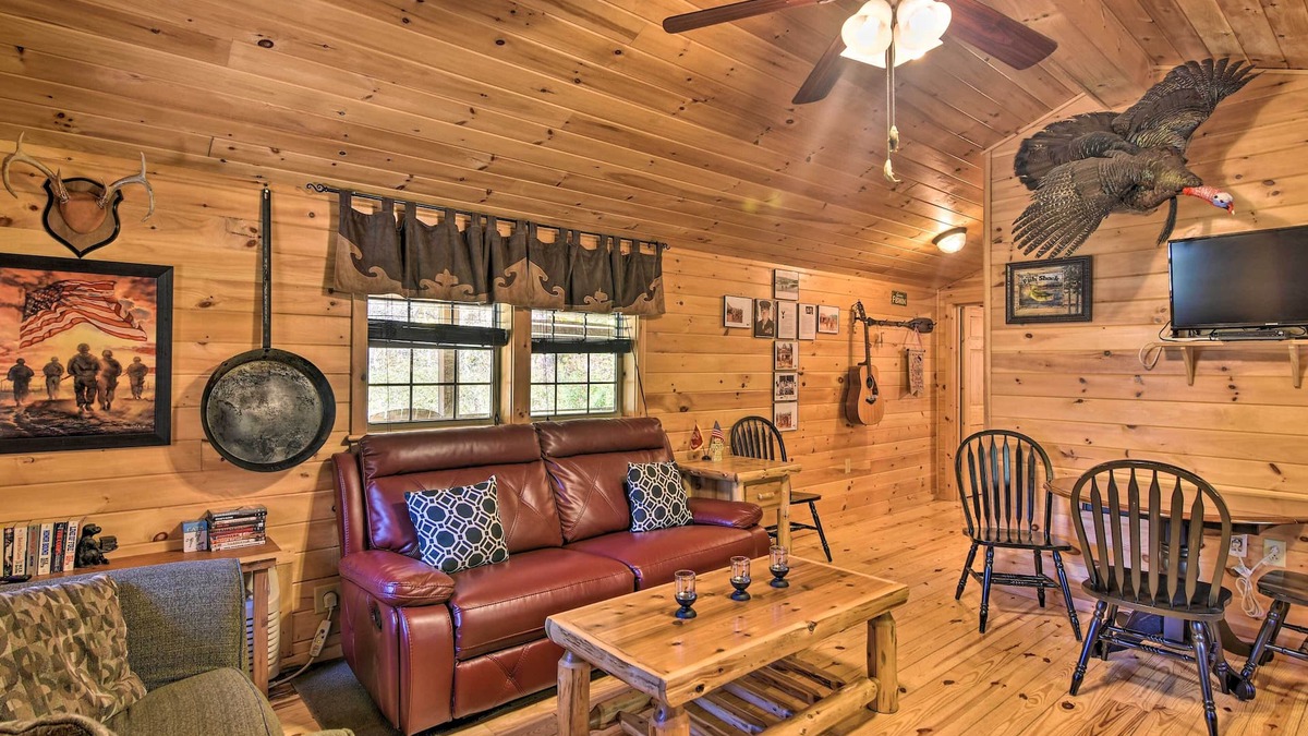 St George Cabin | Parsons ‘Semper Fi’ Cabin w/Fire Pit!