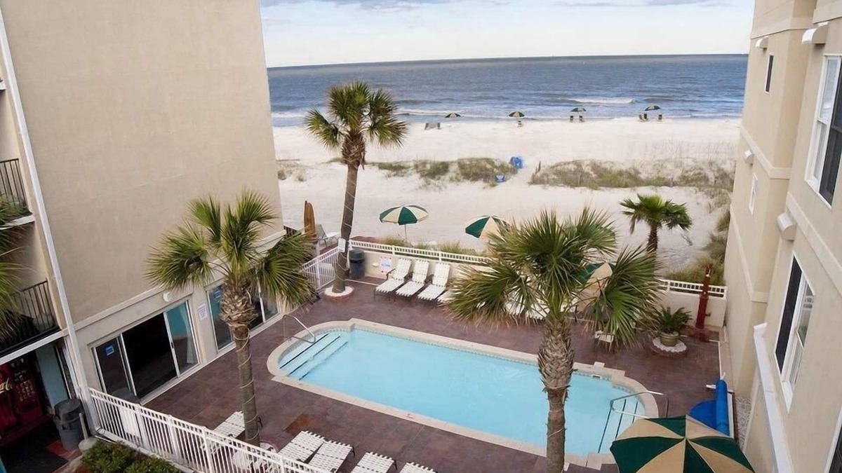 Tybee Island Hotel | Partial Ocean View Room w/Free WiFi, Private Balcony, & Walk-In Shower
