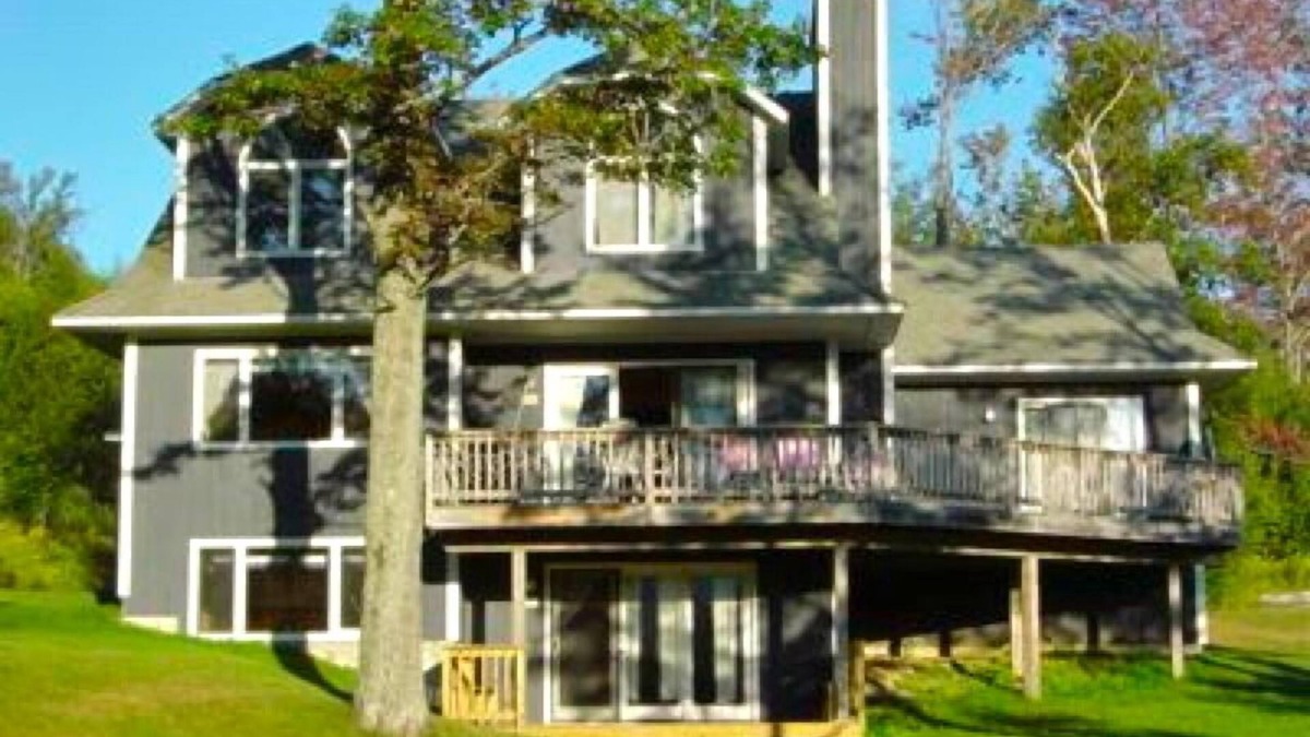 West Dover House | Partridge Run Ski House Hot Tub! Booking Fall, Winter Special Rates Available