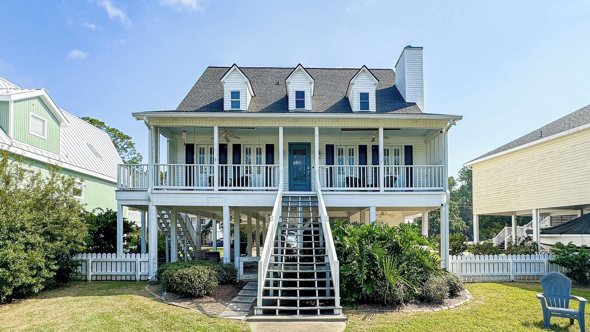 Pass Christian House | Pass Christian Waterfront Retreat: Perfect for Relaxation & Outdoor Fun