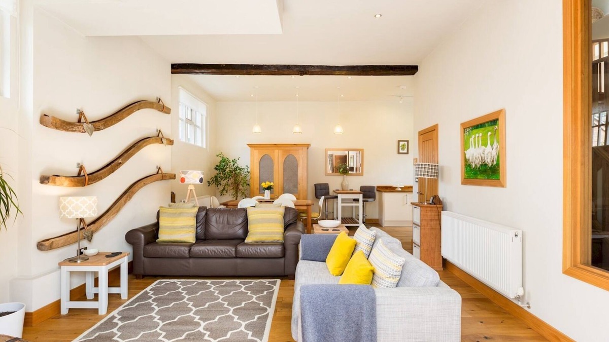 Shottery House | Pass the Keys | Charming 3 Bed in Historic Shottery