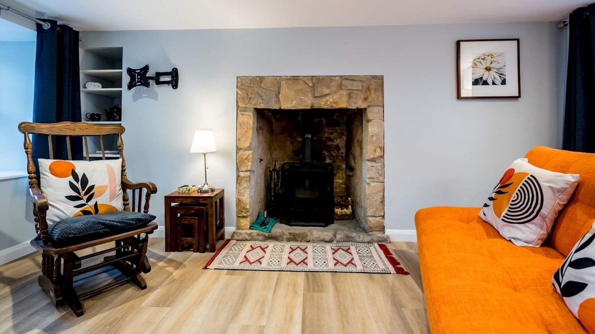 Falkland House | Pass the Keys | 1 bedroom studio with a cosy indoor log fire