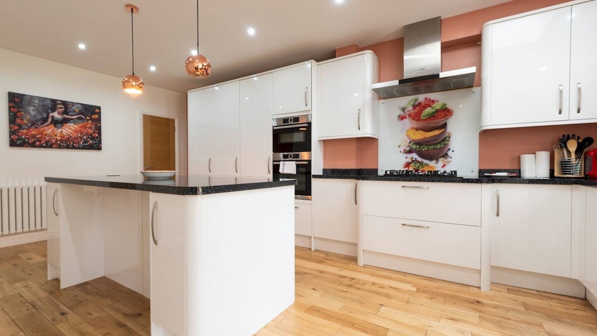 Sidcup House | Pass the Keys | 4 Bed house + Parking, 5 mins Sidcup Station