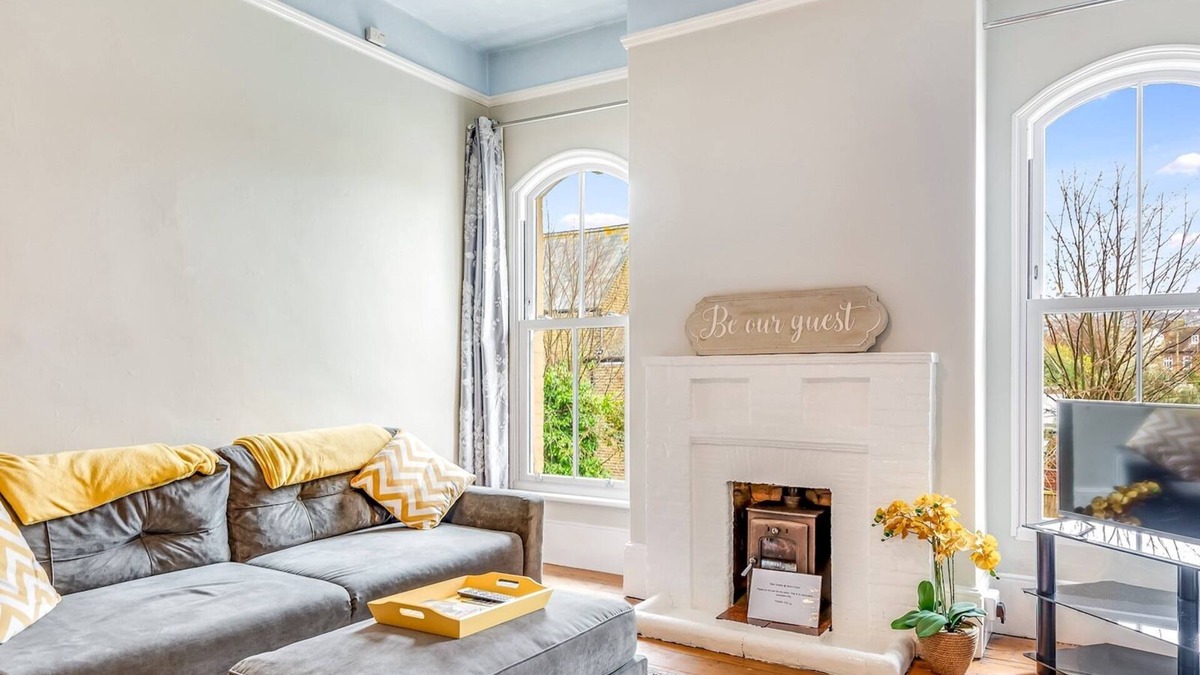 Whitstable Apartment | Pass the Keys | A Spacious Cosy Holiday Retreat!