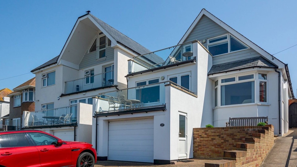 Swalecliffe House | Pass the Keys | A Spacious Seaside house in Hampton, Herne Bay