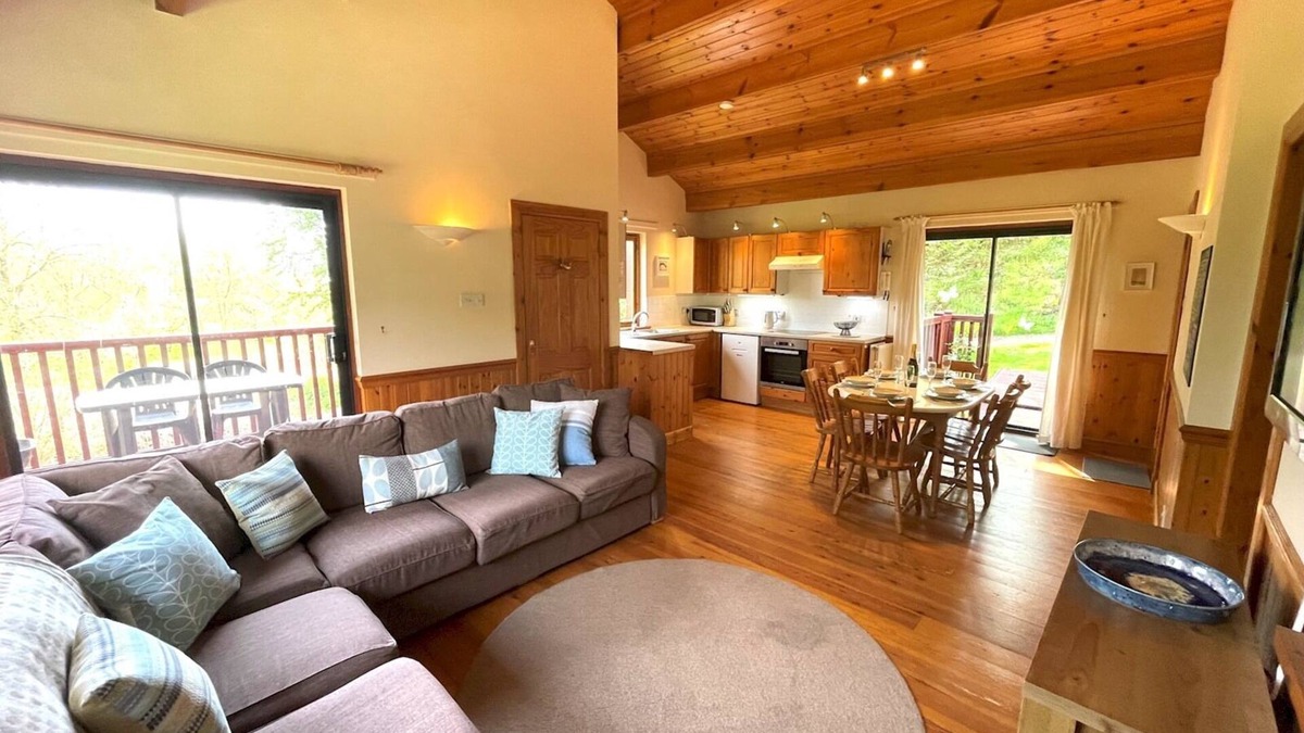 Sandyhills House | Pass the Keys | Beautiful 3BR Lodge - Stunning Beach and Golf Location