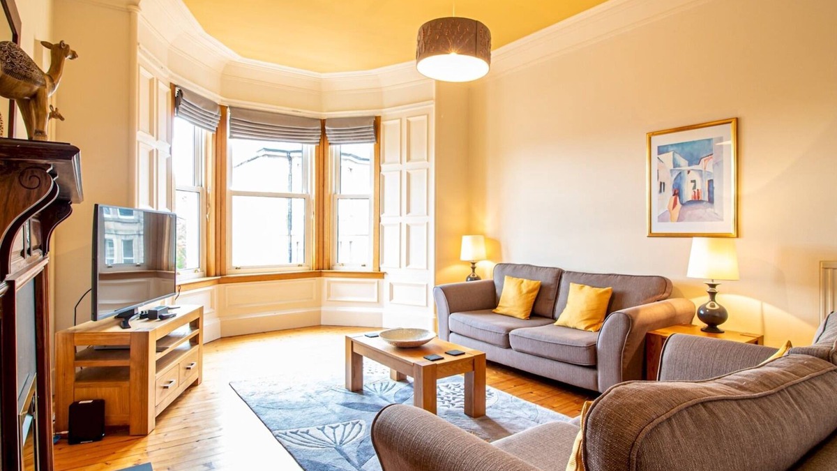 Morningside Apartment | Pass the Keys | Beautiful and Bright Georgian Style Morningside Apartment