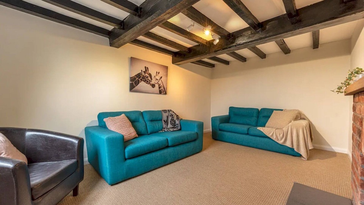 Cheswardine House | Pass the Keys | Charming Cottage Stunning Views