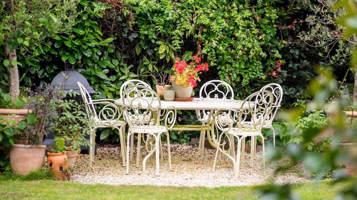 Longworth House | Pass the Keys | Charming 18th century stone cottage
