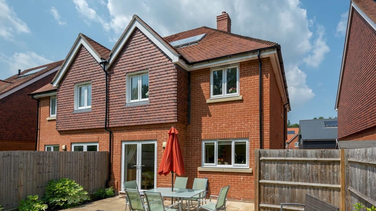 Chilham House | Pass the Keys | Cheerful 2-Bedroom house with Private parking