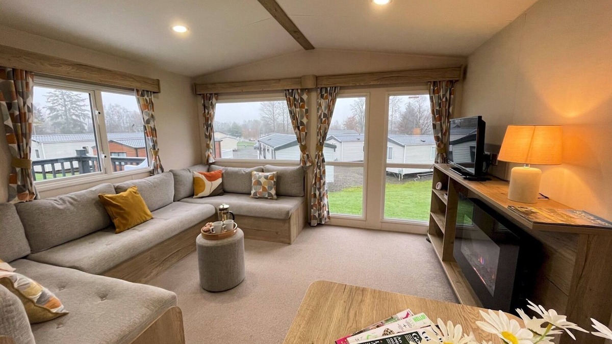 Beattock House | Pass the Keys | Cosy 3BR Getaway in Beautiful Country Park