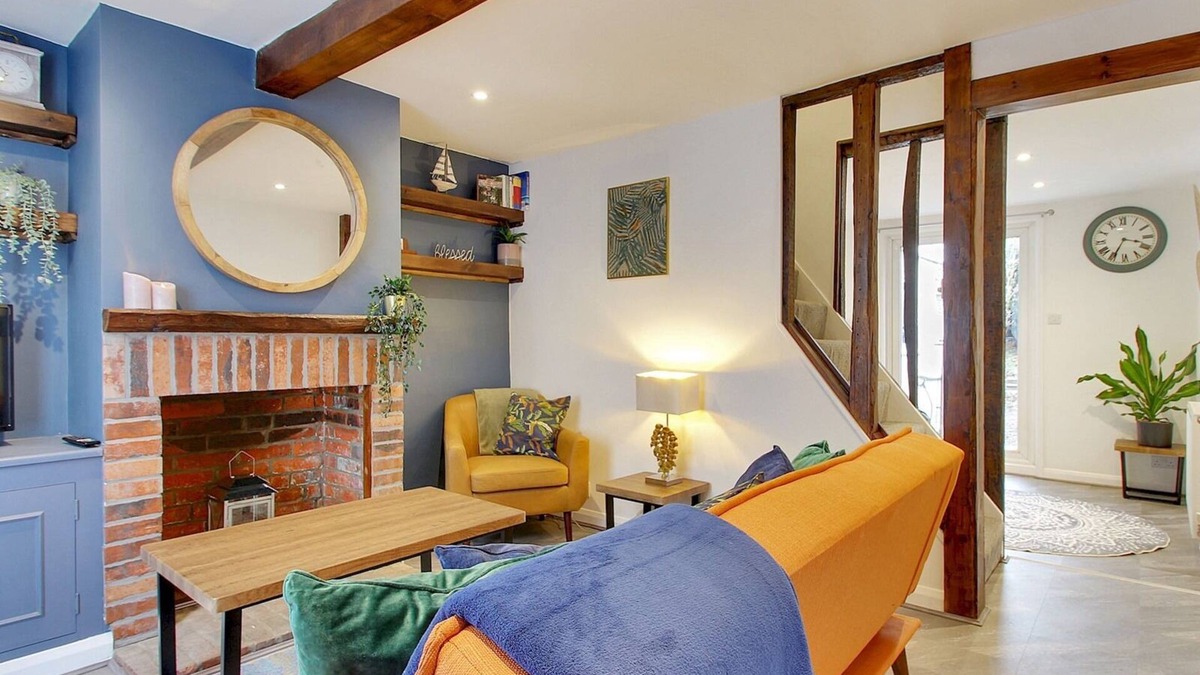 Hawkhurst House | Pass the Keys | Cosy Cottage Hawkhurst