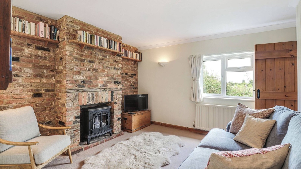 Tonbridge House | Pass the Keys | Cosy Countryside Cottage