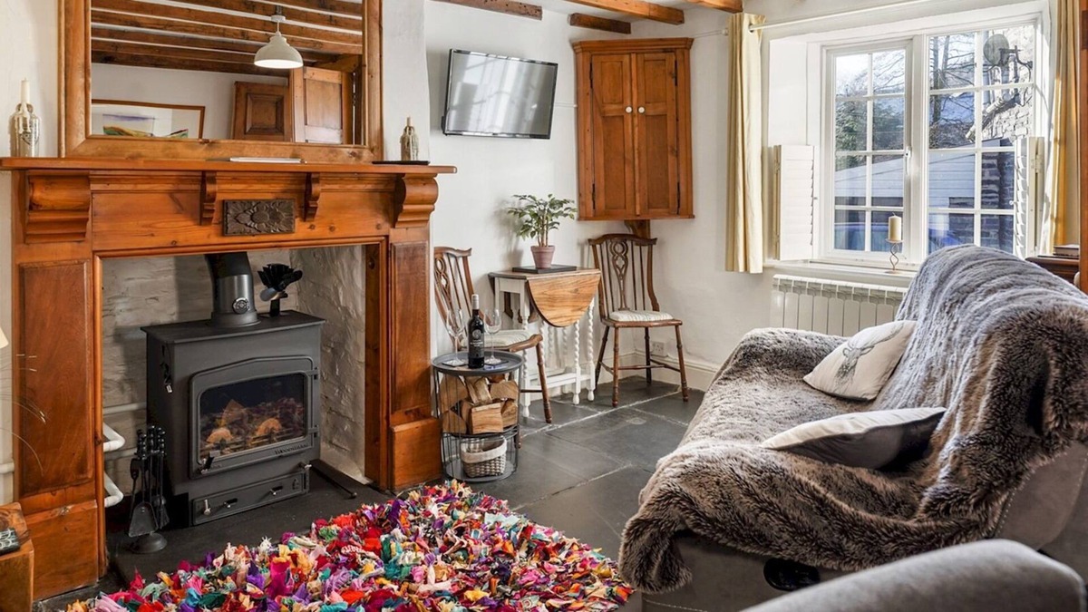 Corris House | Pass the Keys | Cosy Cottage in Corris One wellbehaved dog welcome