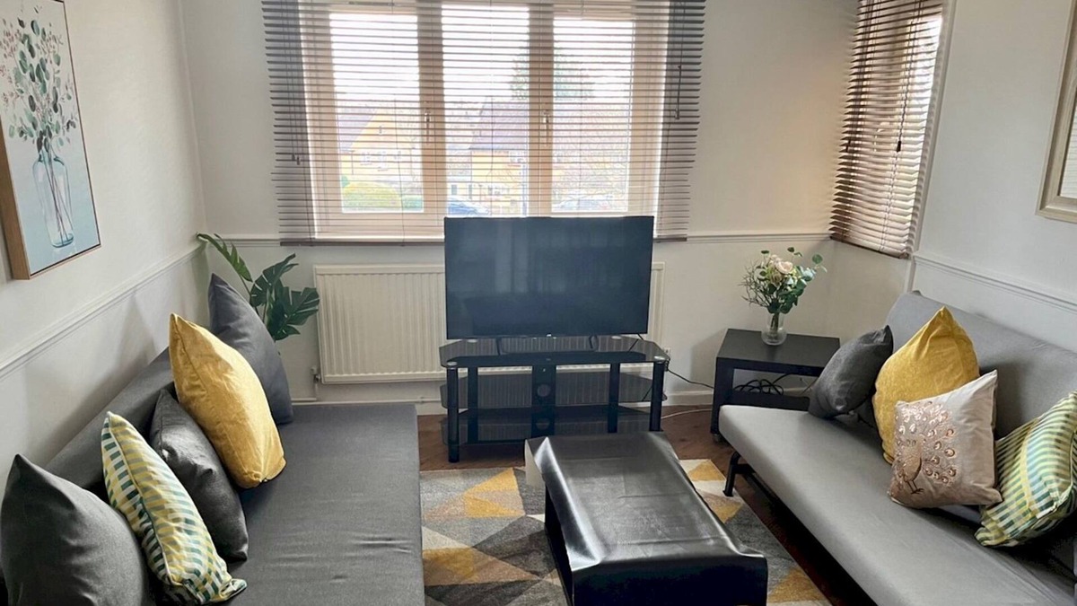 Harpenden Apartment | Pass the Keys | Cosy, Stylish 1 bed Flat in Harpenden with Parking