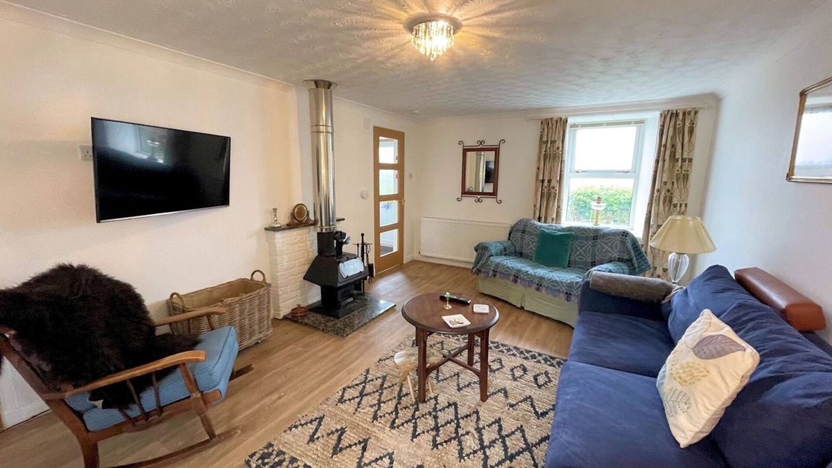 Wigtown House | Pass the Keys | Cosy Spacious Cottage with Views and Garden
