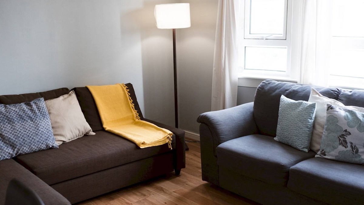 Paisley Apartment | Pass the Keys | Cozy two bed flat near Glasgow Airport & Paisley