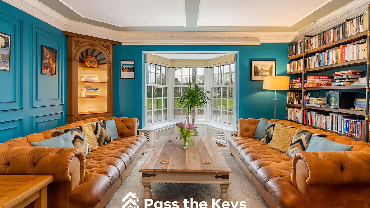 Steventon House | Pass the Keys | Family Friendly Country House with Indoor Pool