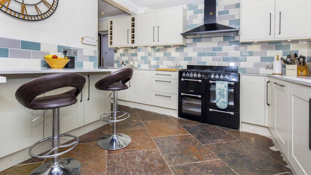 Cublington House | Pass the Keys | Home overlooking farmland