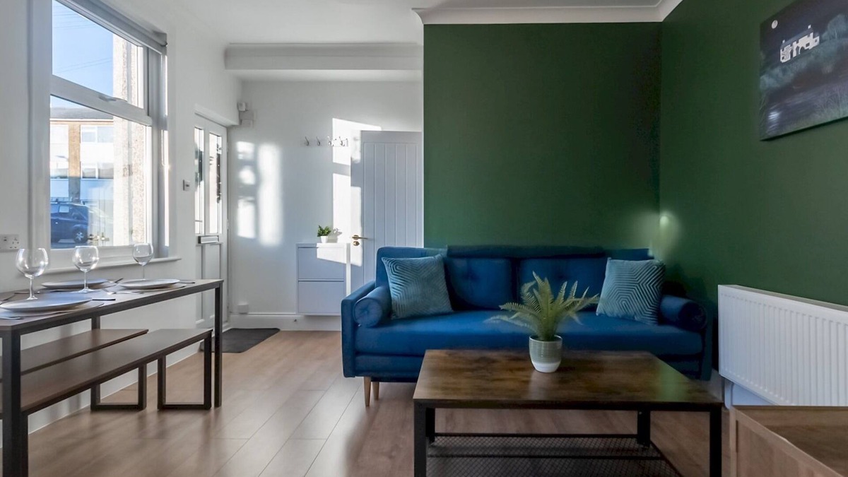 Leigh-on-Sea House | Pass the Keys | Comfortable flat in the heart of Leigh