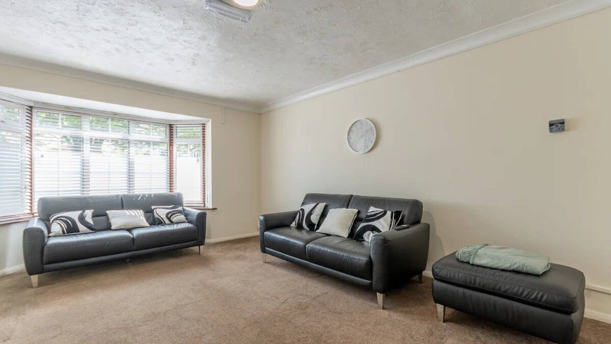 South Benfleet House | Pass the Keys | Large house in Benfleet