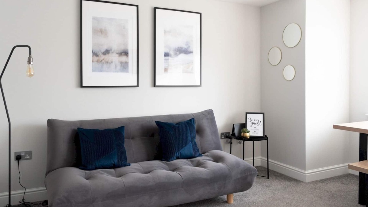 Renfrew Apartment | Pass the Keys | Lovely, comfortable 2-bed Braehead - free parking