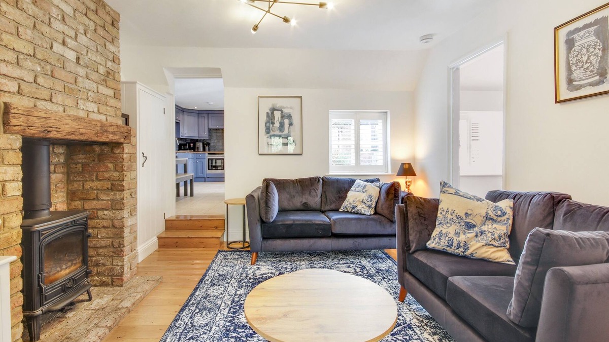 Tonbridge House | Pass the Keys | Lovely Countryside Coach Cottage