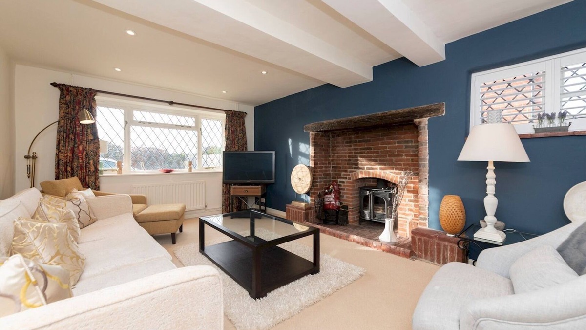 Henley House | Pass the Keys | Luxurious Country House with Cinema Games Room