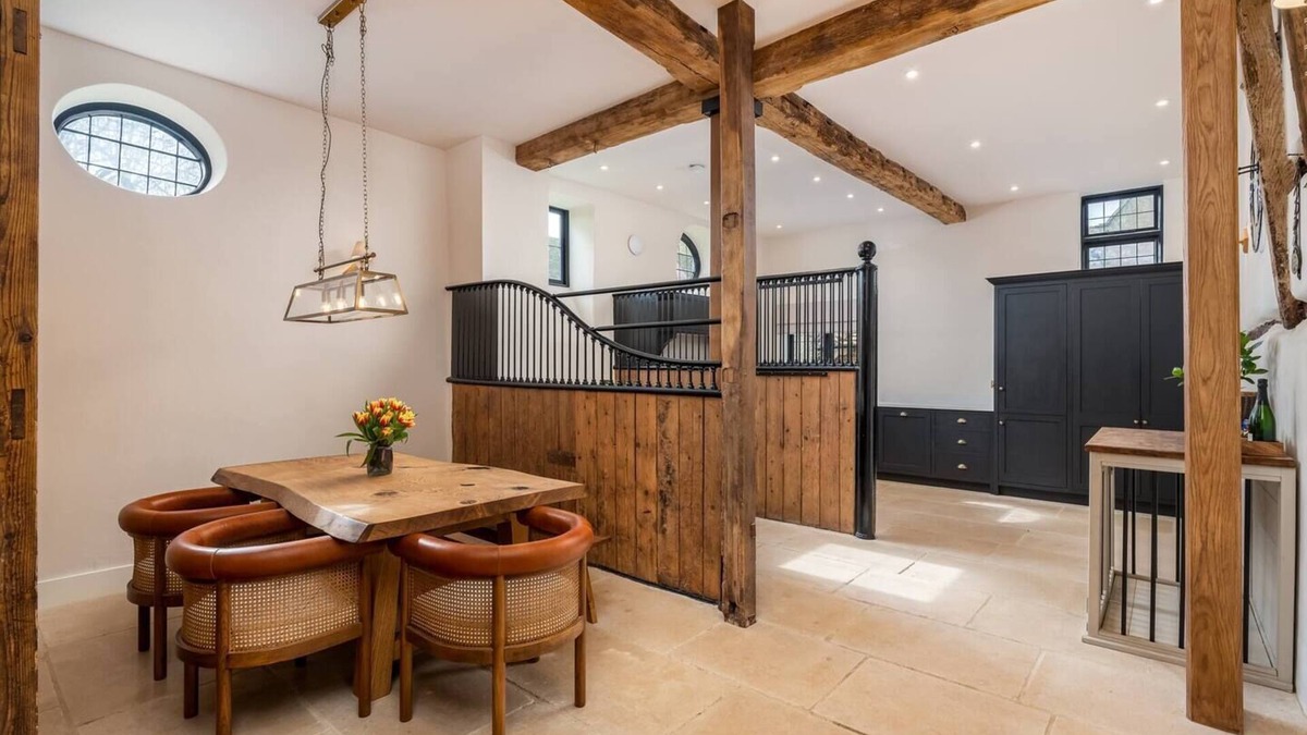 Brill House | Pass the Keys | Merlin's Stables - Country Retreat
