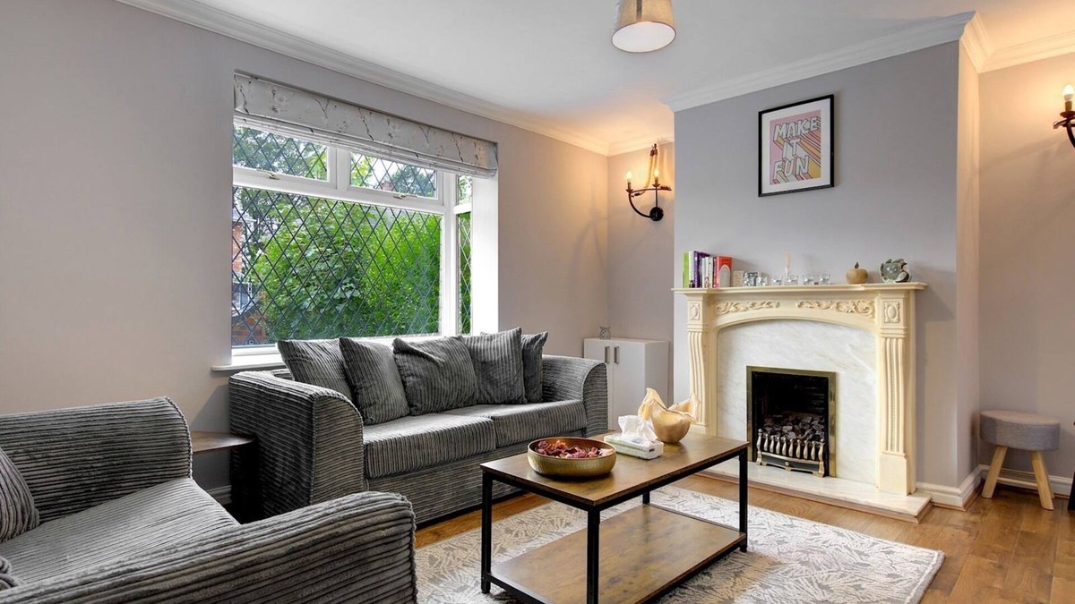 Cheadle House | Pass the Keys | Modern Comfortable Home with parking