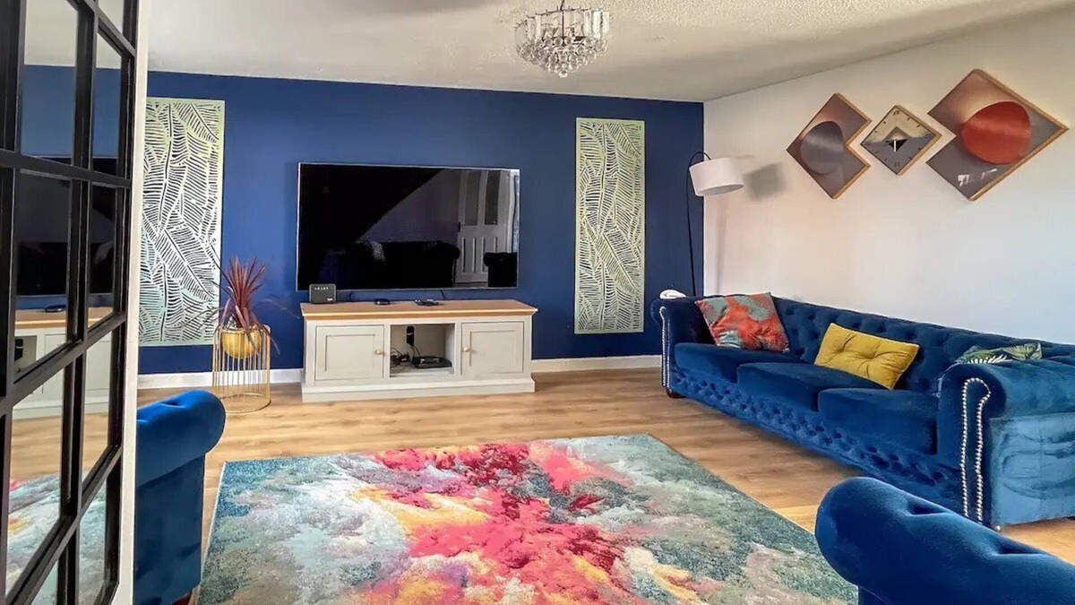 Quedgeley Apartment | Pass the Keys | Modern spacious home | Hot Tub | Garden | Parking