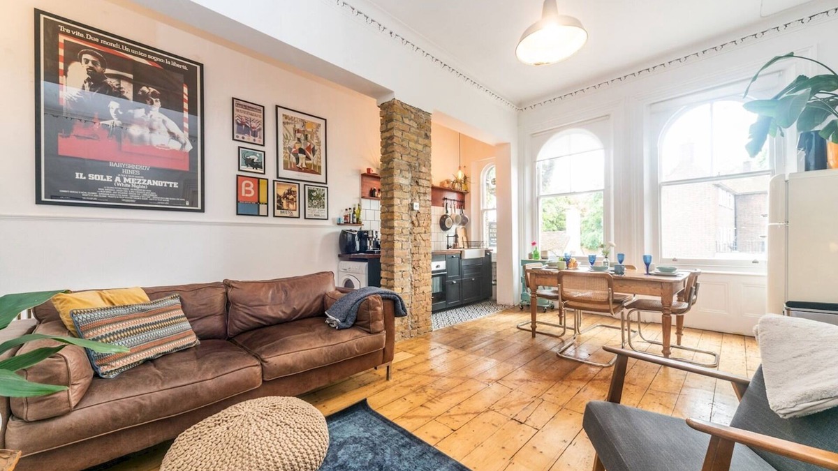 Charlton Apartment | Pass the Keys | Rustic and Quirky Flat in Charming Charlton Village
