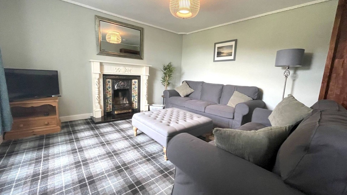 Castle Douglas House | Pass the Keys | Spacious 3BR Cottage in Beautiful Rural Setting