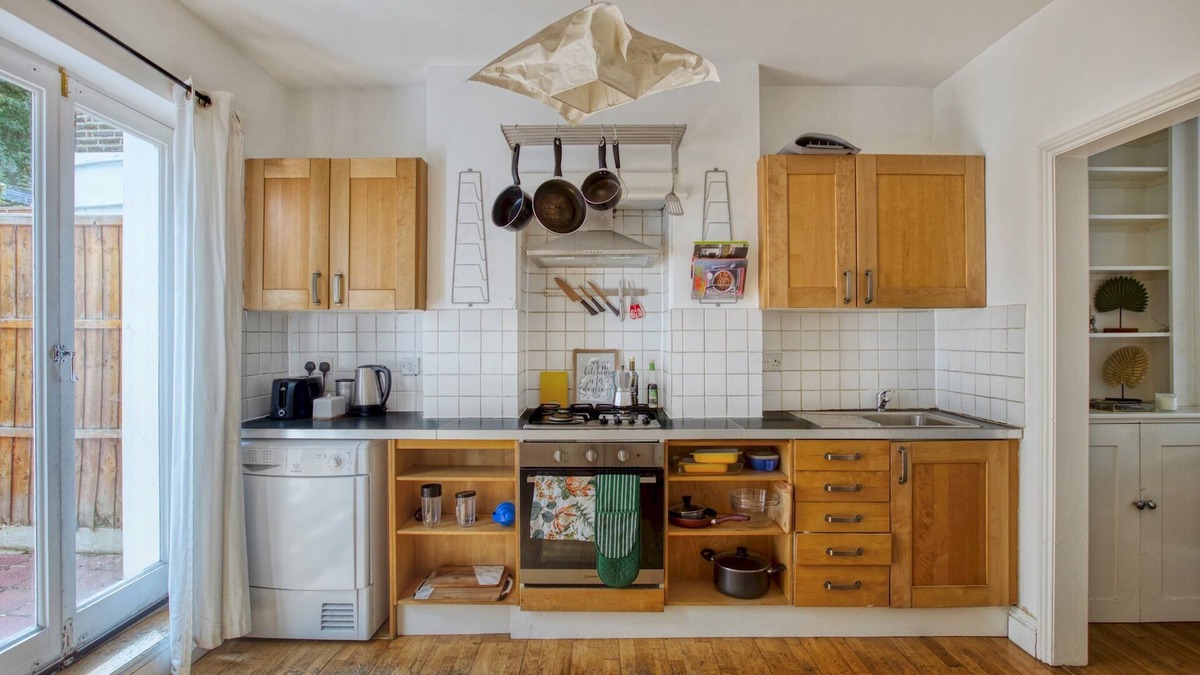 Thurlow Park Apartment | Pass the Keys | SE24, 1BD apart with Kitchen, Parking, Terrace